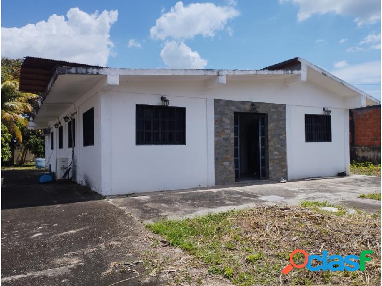 Casa con terreno en la Urbanización Las Morochas IV - San