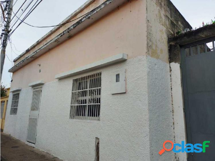 Casa de 375m2 en la Barraca en Maracay