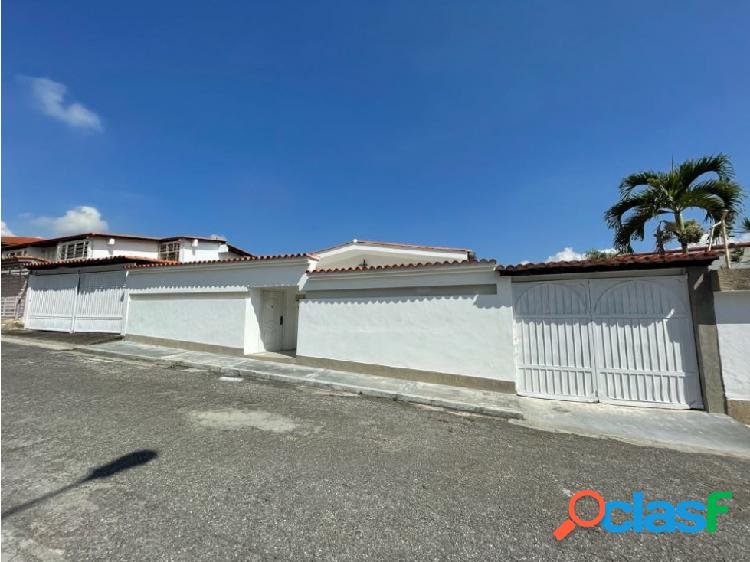 Casa en Venta 980m2 const 827m2 terr Cumbres de Curumo