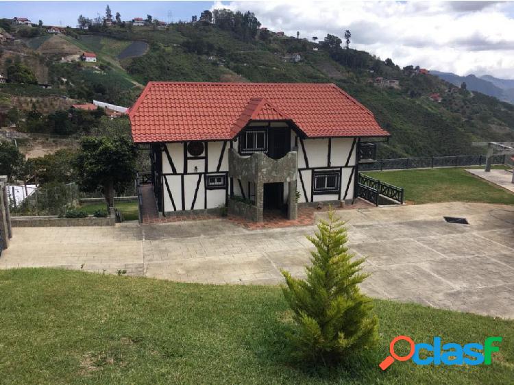 Casa en venta - La Colonia Tovar