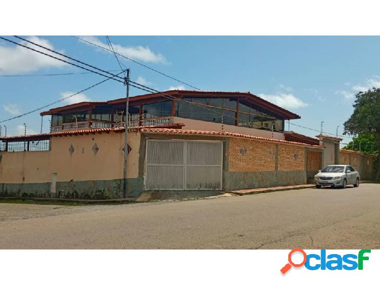 Casa en venta Quinta de dos plantas con anexo en San Jose de