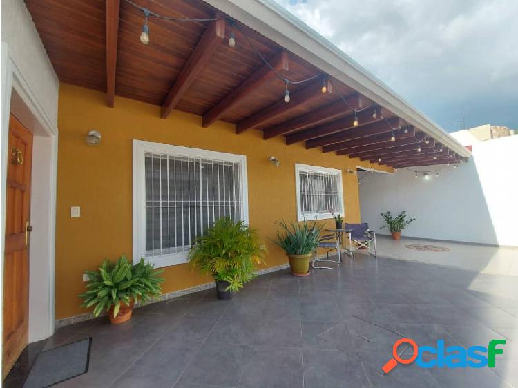 Casa en venta Urb. Los Chaguaramos, Av. Aragua.