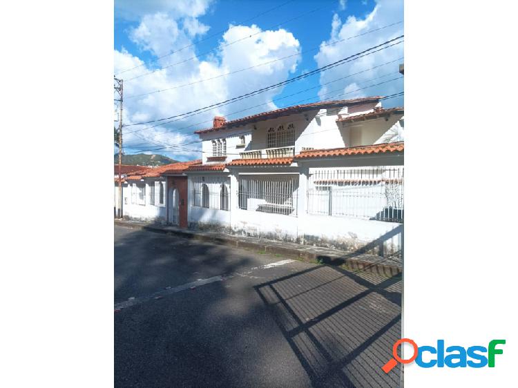 Casa en venta amplia de tres niveles Urb Pan de Azucar