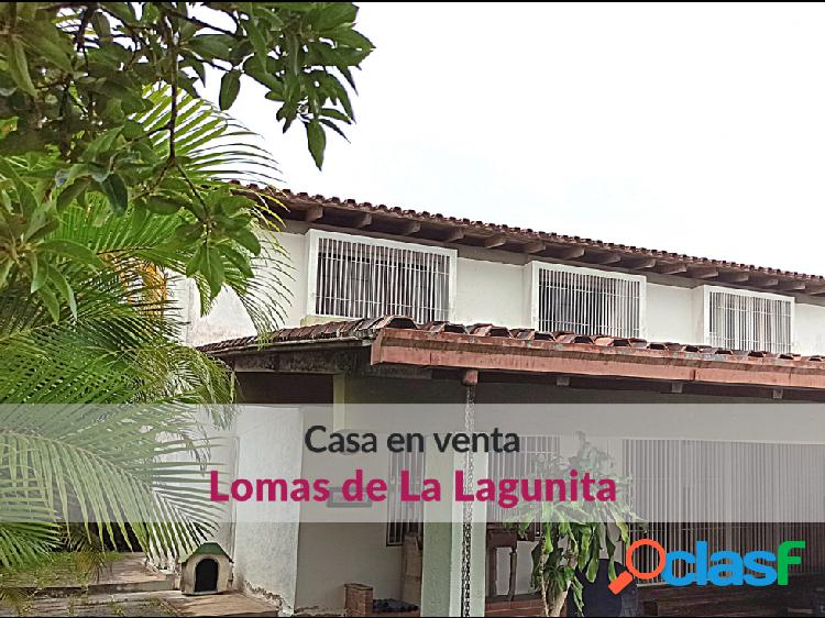 Casa en venta con amplio jardín y terraza en Lomas de La