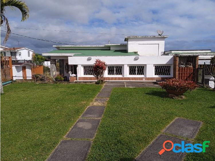 Casa en venta con apartamento incluido en la Macarena sur