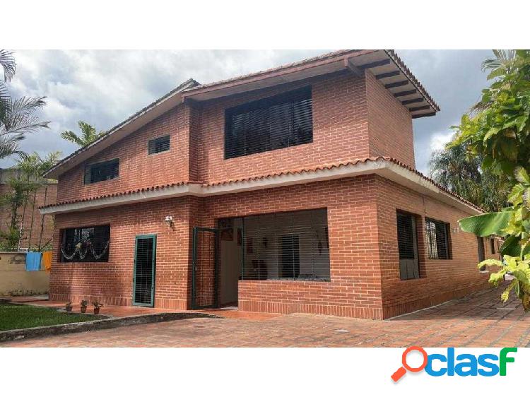 Casa en venta de amplios espacios para actualizar en