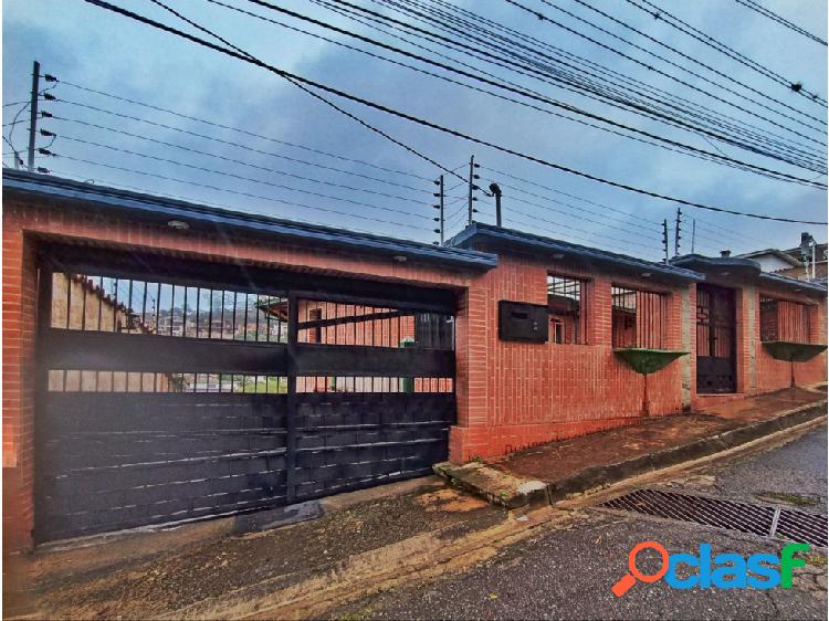 Casa en venta de cuatro niveles en Urb Pan de Azucar