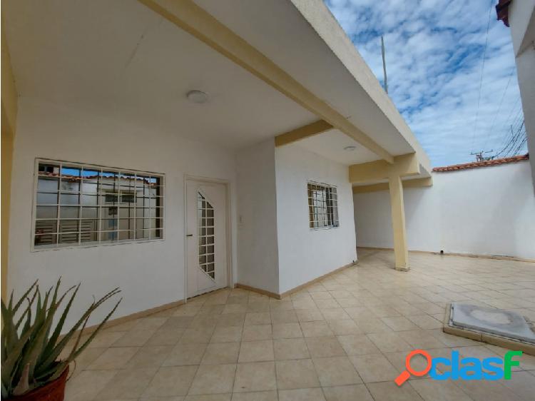 Casa en venta en la Urb. Las Aves, Maracay