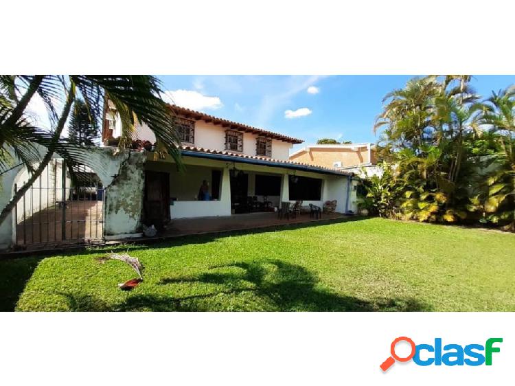 Casa para remodelar en venta 600m2 4h+2s/ 6b/4p Caurimare