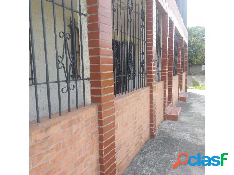 Casa tres niveles en venta Ubicado en la entrada de Morón