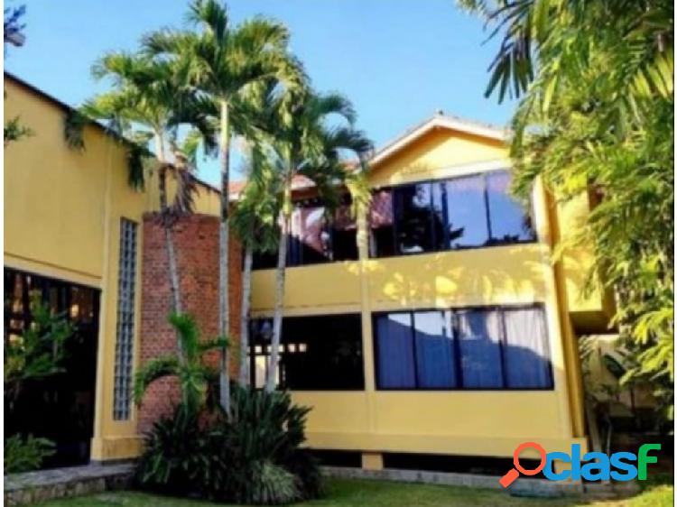 CasaChalet en Venta con divino Clima de Montaña en la Urb.