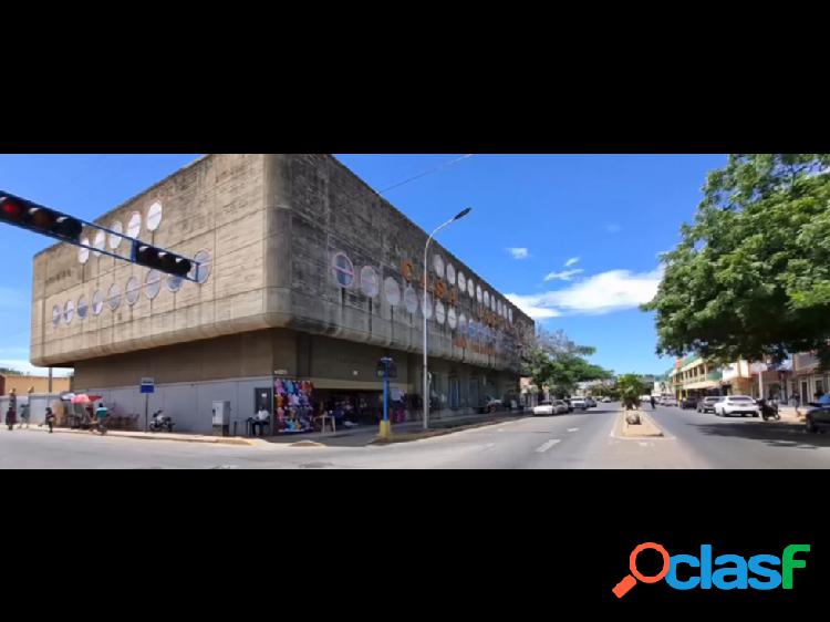 EDIFICIO COMERCIAL + MINI CENTRO COMERCIAL COLONIAL EN CORO