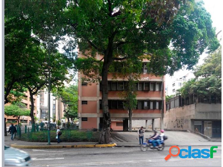 EDIFICIO DE OFICINAS EN EL ROSAL