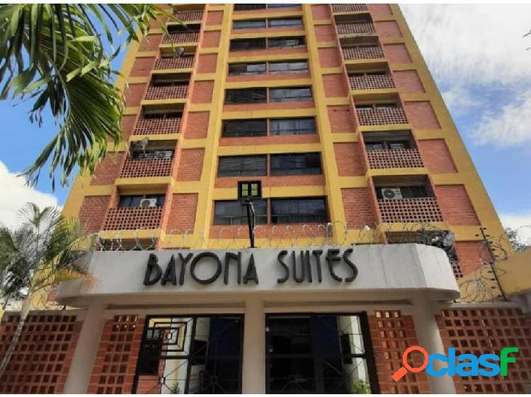 EN VENTA APARTAMENTO EN CONJ. RES BAYONA SUITES YBRA -