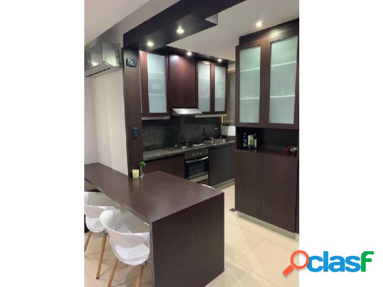 EN VENTA Actualizado Apartamento de 64m 2/2/1 ubicado en