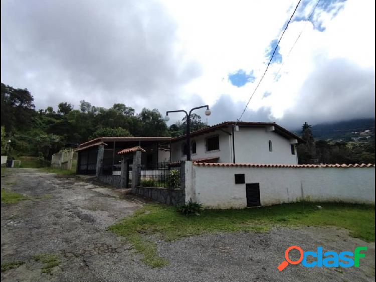 EN VENTA Amplia Casa 500m2 4h/4b/4p Ubicada En El Junko