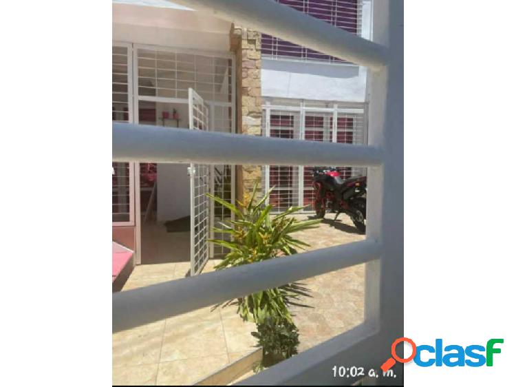 EN VENTA CASA DE 3 NIVELES EN PUERTO CABELLO (GRAN