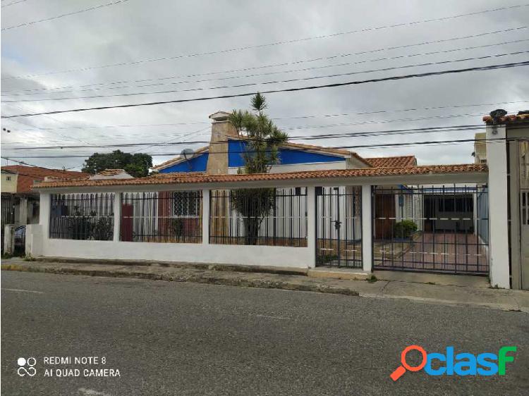 EXCELENTE CASA EN VENTA CALLE 10 ENTRE 24 Y 25