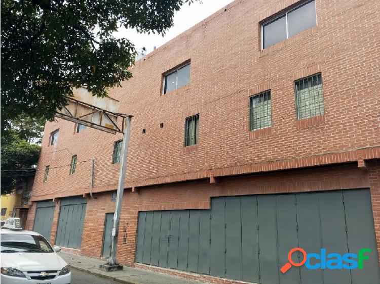 Edificio Comercial en El Cementerio (R.D)