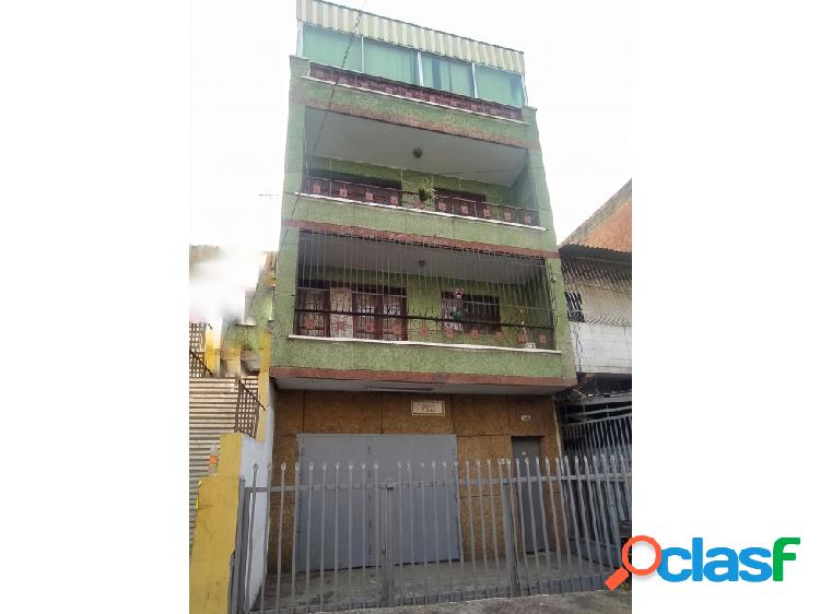 Edificio con Local Comercial en Venta en Catia 500m2