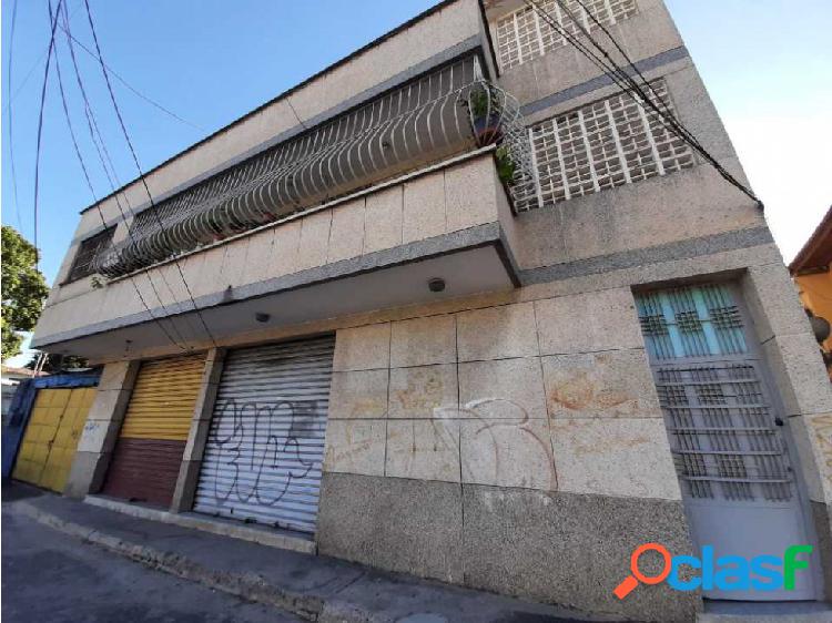 Edificio con apartamento y locales comerciales El Limó,