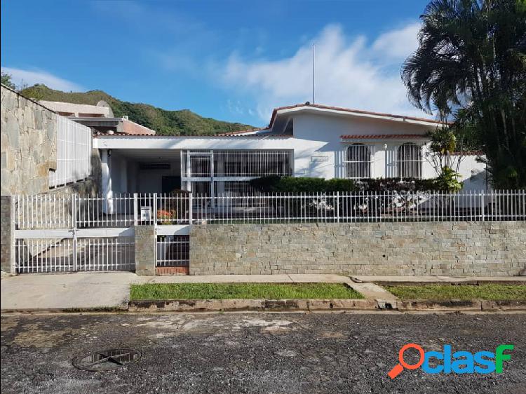 En Venta Amplia Quinta en la Ubanización La Viña