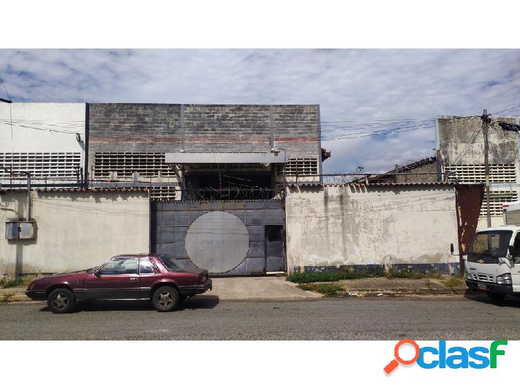 En Venta Amplio Galpón Industrial en Zona Soco