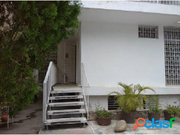 En Venta Casa de 2 niveles, La California Norte, 345m2,