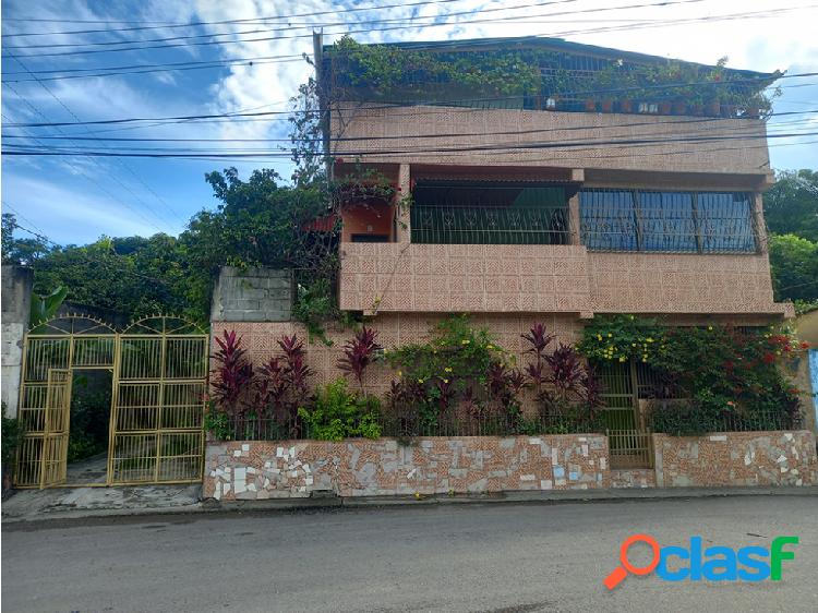 En Venta Casa de 3 niveles en San juan de los morros