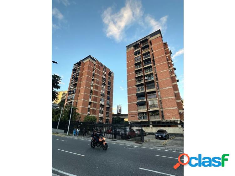 En Venta apartamento en Las Mercedes 4H/3B/2PE 131m2 MGG