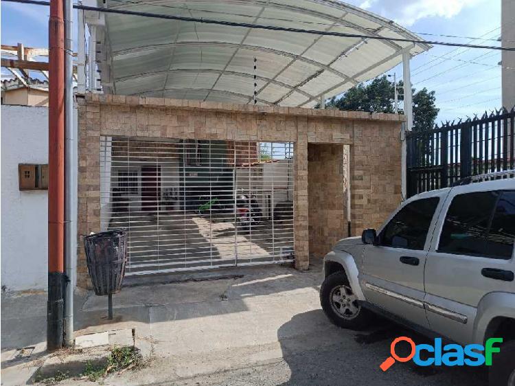 En Venta lujosa Casa de 2 pisos, en San Pablo Turmero. Edo.