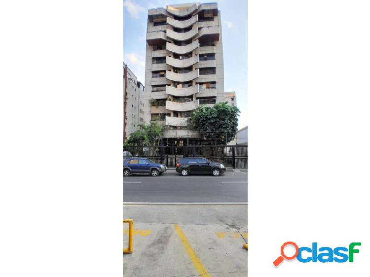 En venta PH 210M2.3H/3B/2P. Los Palos Grandes.