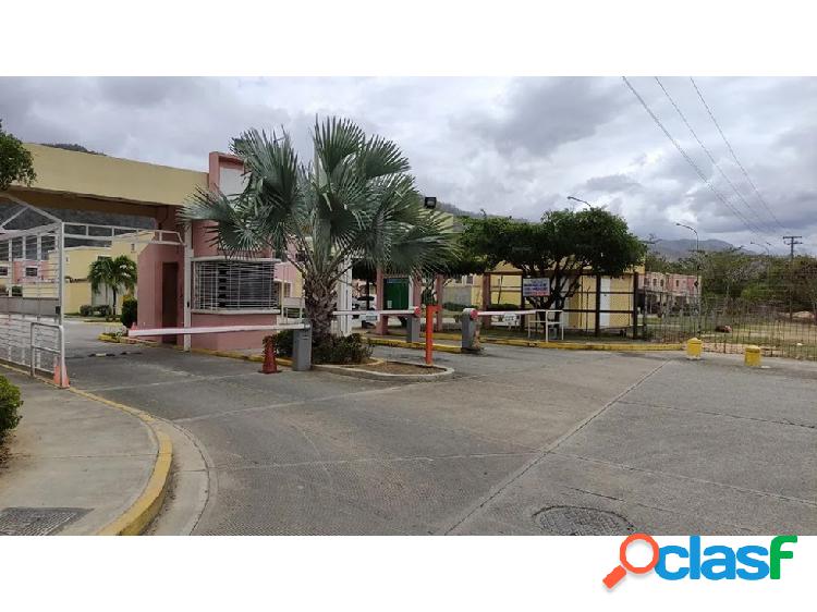 En venta casa 114,30M2, 3H/3B/2P. Estancia las margaritas.