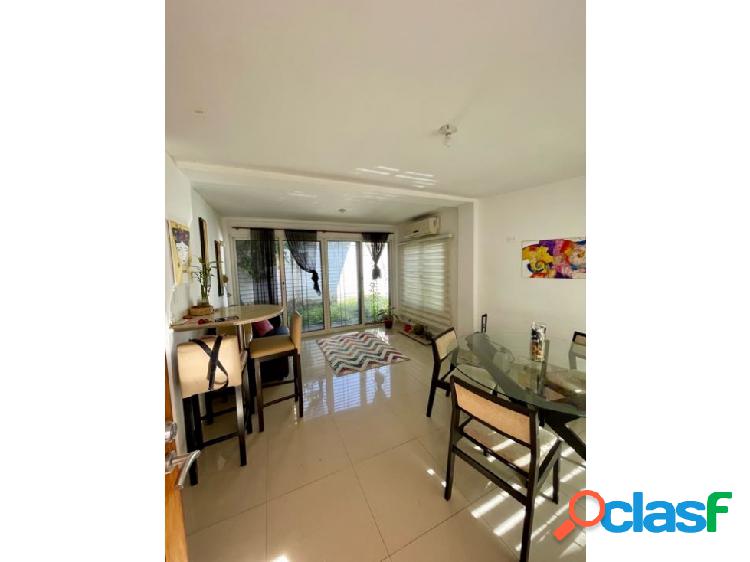 Excelente Townhouse de 3 niveles en venta en el Manantial.