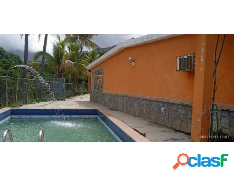 FINCA con 6 habitaciones y psicina se vende en ARAGUA 4,5