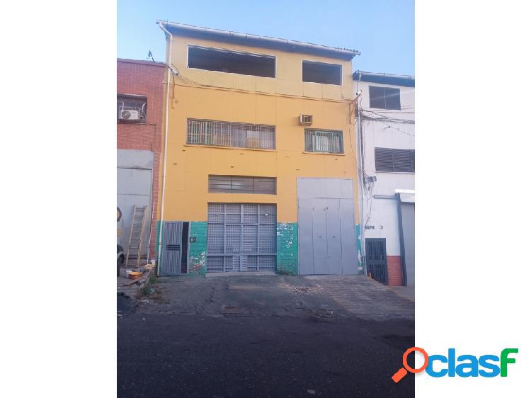 Galpón/Venta/ Sarria/3 Oficinas/5B/3PE/377.10 M2 T/ 557.54