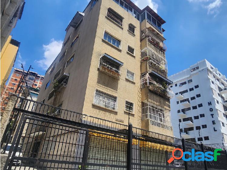 Integro Apartamento Amueblado y Remodelado en Chacaito