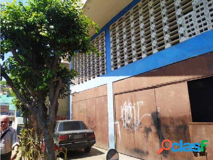 LOCAL EN VENTA A PIE DE CALLE CERCA AV. SAN MARTÍN 380m2