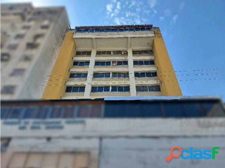 Oficina o consultorio de 90m2 en Venta en Maracay