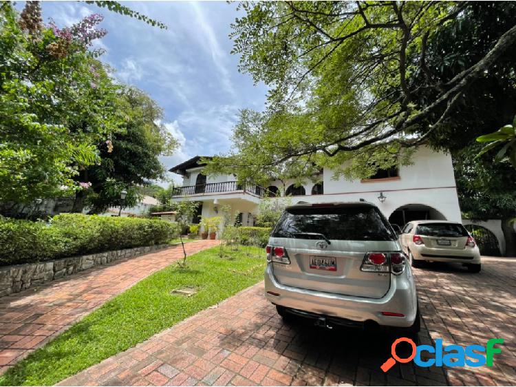 Ofrezco CASA en venta y alquiler, inmejorable calle del