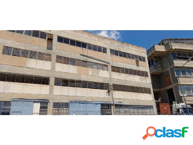 PISO INDUSTRIAL EN GUAICAY DE 1.100 M2 6 CUBICULOS 4 BAÑOS