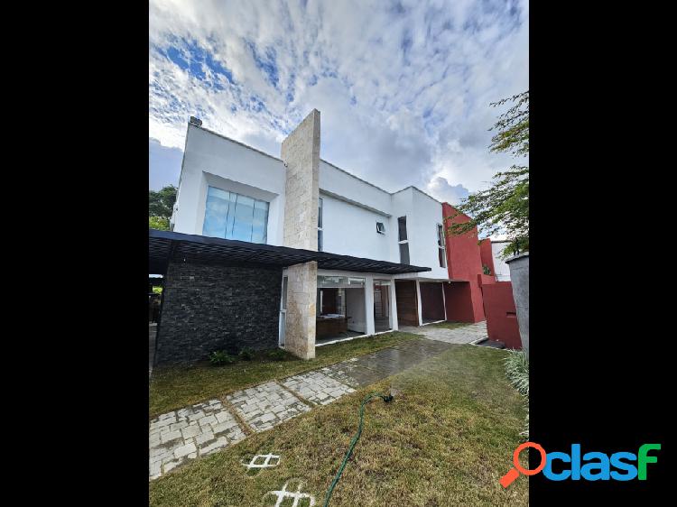 Quinta moderna en venta en El Cafetal calle cerrada Baruta