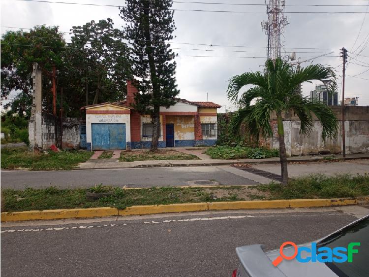 SE VENDE CASA COMERCIAL A UNA CUADRA DE LA AV BOLIVAR NORTE