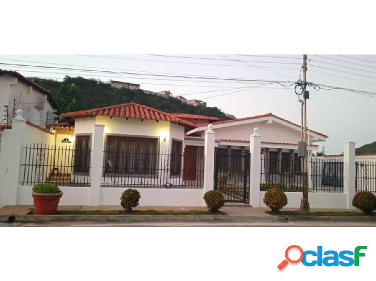 SE VENDE CASA EN AV. RÓMULO GALLEGOS VE10-027RG-RGON