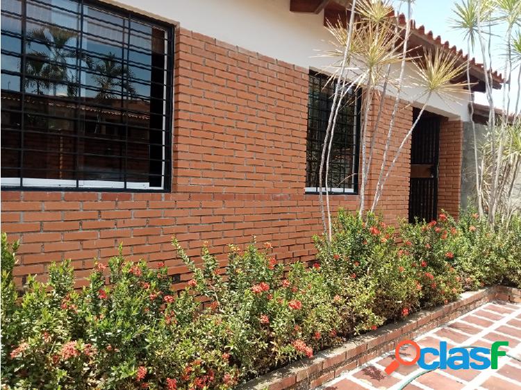 SE VENDE CASA EN EL TRIGAL NORTE CALLE CERRADA