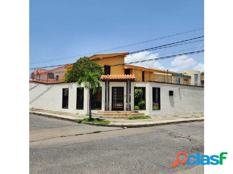 SE VENDE CASA EN URB. ANDRES BELLO DE MARACAY