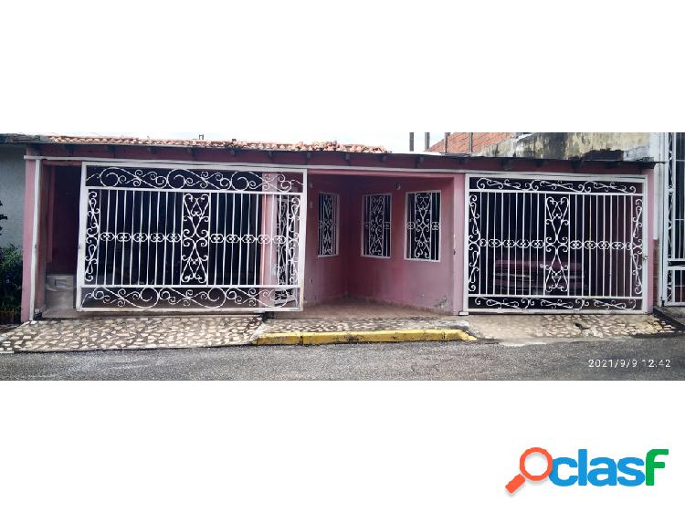 SE VENDE CASA EN URB CAMPO CLARO. AV BELLA VISTA