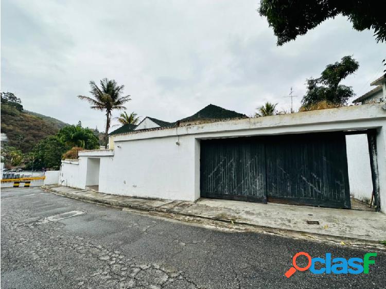 SE VENDE CASA PARA REMODELAR EN PRADOS DEL ESTE