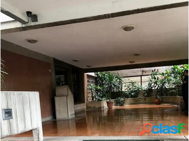 SE VENDE IMPECABLE Y COMODO APARTAMENTO DE 145 m2. / 4H /4B