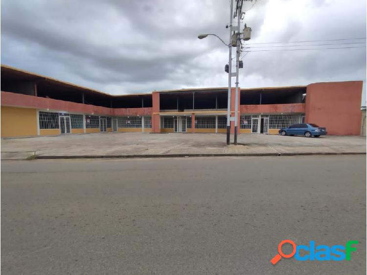 SE VENDE LOCAL COMERCIAL EN LA VIA DE TIPURO I